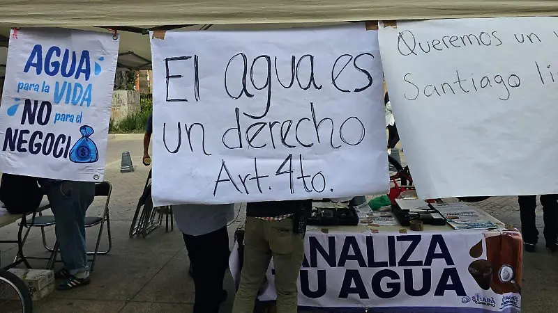Manifestación agua contaminada y olorosa en Guadalajara 1